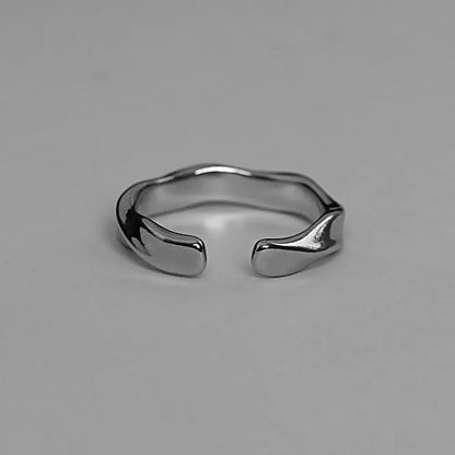 Retro Mobius Wave Ring Silver Color